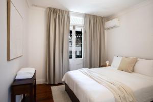 Luxe Pyrmont Apartment - Stylish 2BR Stay Near Darling Harbour