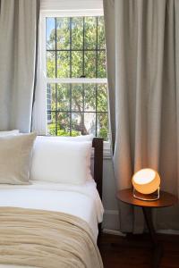 Luxe Pyrmont Apartment - Stylish 2BR Stay Near Darling Harbour