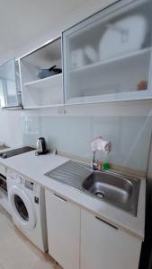 2beds 4ppls Astra Condo close to night bazzar and old town