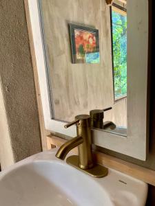 EB5 Escape Tzununa, Lake Atitlan Room #2 - two minute walk to the Lake