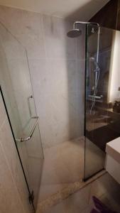 2beds 4ppls Astra Condo close to night bazzar and old town