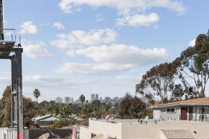 Modern Organic Retreat - New 2 Bed 2 Bath - Close to Beaches & Downtown