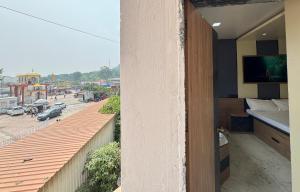 Trinetra Yatri Niwas