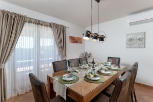 Villa San Martino With Heated Pool , Outside Jacuzzi & Hydromassage bathub