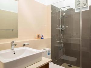 Somerset Beach front By ocean Breeze apartments,