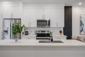 Townhome with Free Parking, Near Downtown