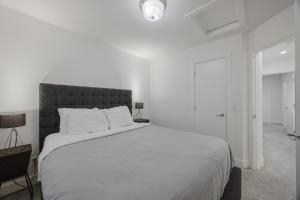 Townhome with Free Parking, Near Downtown