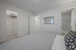 Townhome with Free Parking, Near Downtown