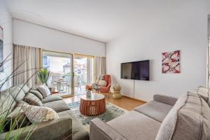 Lena Court - Spacious 3bdr, City Views