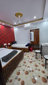 Meera Hotel And Lodging