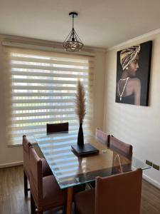 Casa familiar cerca del aeropuerto y centros comerciales