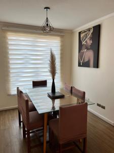 Casa familiar cerca del aeropuerto y centros comerciales