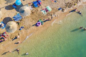 Villa with heated pool, waterfall, sandy beach - by TRAVELER tourist agency Krk - ID 2170