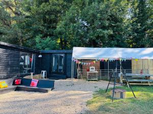 Lookout cabin farm stay firepit Hertford