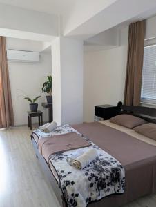 Lihnidos Home, Central Apartment, AC, Lake Access, Beach
