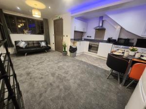 Charming Ground Floor Tudor Apartment Free Wifi Manchester