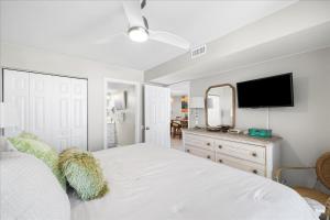 Pelican Beach 1118 by Pelican Beach Management