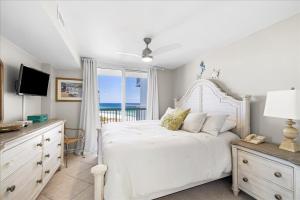 Pelican Beach 1118 by Pelican Beach Management