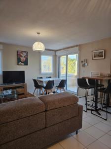 Entre Mer et Village, Piscine et Balcon