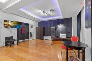 Stylish City Center Studios