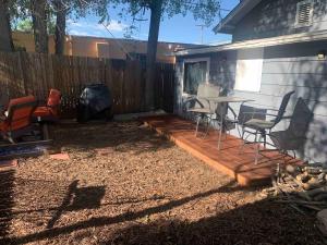 Cute 1 Bdrm Bungalow - New Flooring!