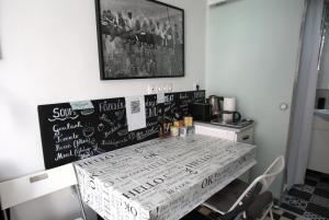 Moment Minimalist apartment near the most famous New York Café