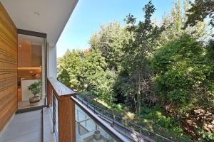 Streamside Luxury Apartment - Newlands Village
