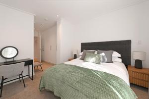 Streamside Luxury Apartment - Newlands Village