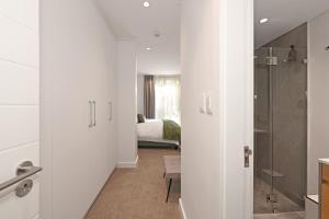 Streamside Luxury Apartment - Newlands Village