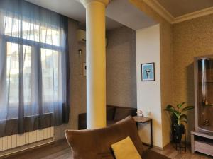 SALE! 75 sqm Old Tbilisi Daily&Monthly 1-BD Apt