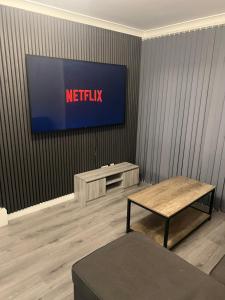 Jay3 Suites - Spacious Entire Apartment in London