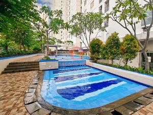 Cozy 2BR Bassura Apt pool WI-FI Netflix