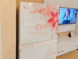 Cozy 2BR Bassura Apt pool WI-FI Netflix