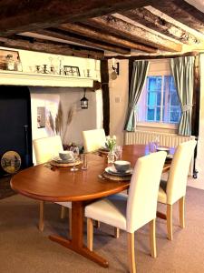 4 Bed Cottage with Hot Tub near Wyboston Lakes