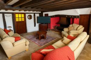 4 Bed Cottage with Hot Tub near Wyboston Lakes