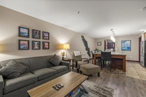 Stylish Family Condo at Beachfront Resort