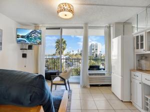 Bayside Condos Studio 23