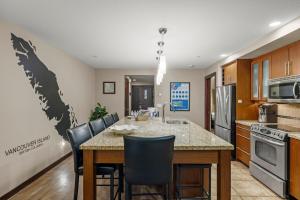 Stylish Family Condo at Beachfront Resort