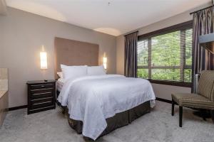 Stylish Family Condo at Beachfront Resort