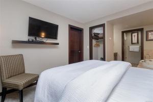 Stylish Family Condo at Beachfront Resort