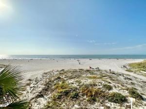 Chateaus on White Sands 302