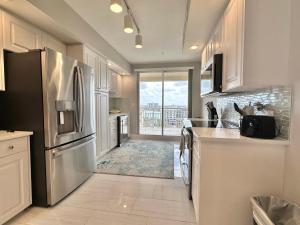 Mandalay Beach Club 1008-SM