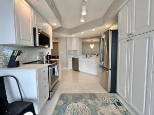 Mandalay Beach Club 1008-SM