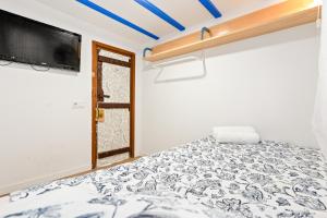 Atenea Room by the Beach - Claire Homes