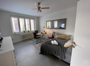 CASTE Apartment, 1-4 guests, Garage, Historical Downtown