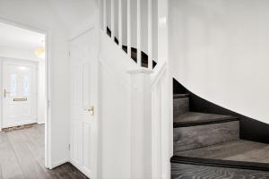 Chloes house near marina in Liverpool city centre - 2 Double Bed, 1 Sofa Bed Ideal for Families