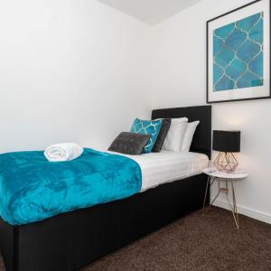 Three Bedroom House - Garden - Off Street Parking 98C