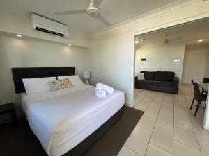 Luxury Coastal Escape at Endeavor Inn - Emu Park