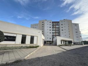Descansa frente al lago Sochagota