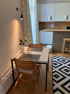 Moderne Studiowohnung in Coburg mit Küche und Innenhof